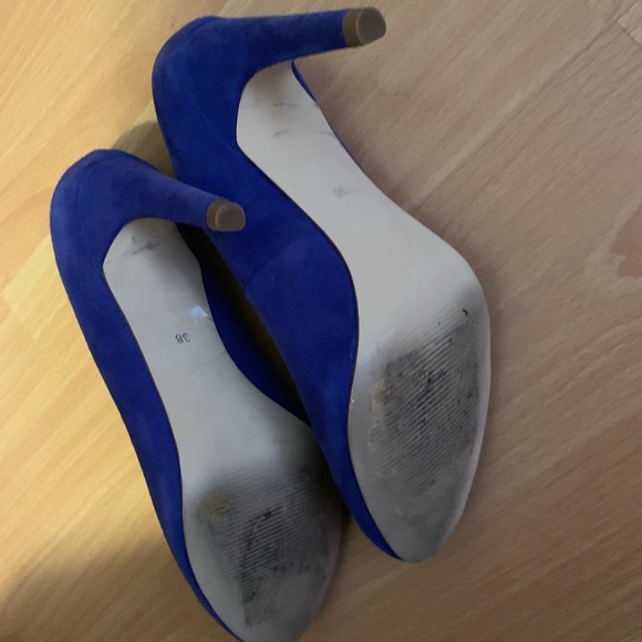 Royal blue suede pumps - Picture 3 of 4